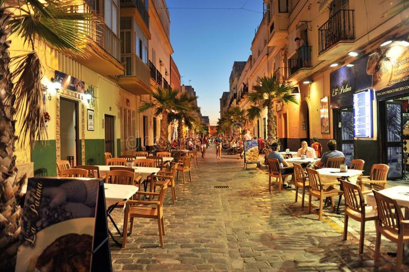 Essence Cadiz